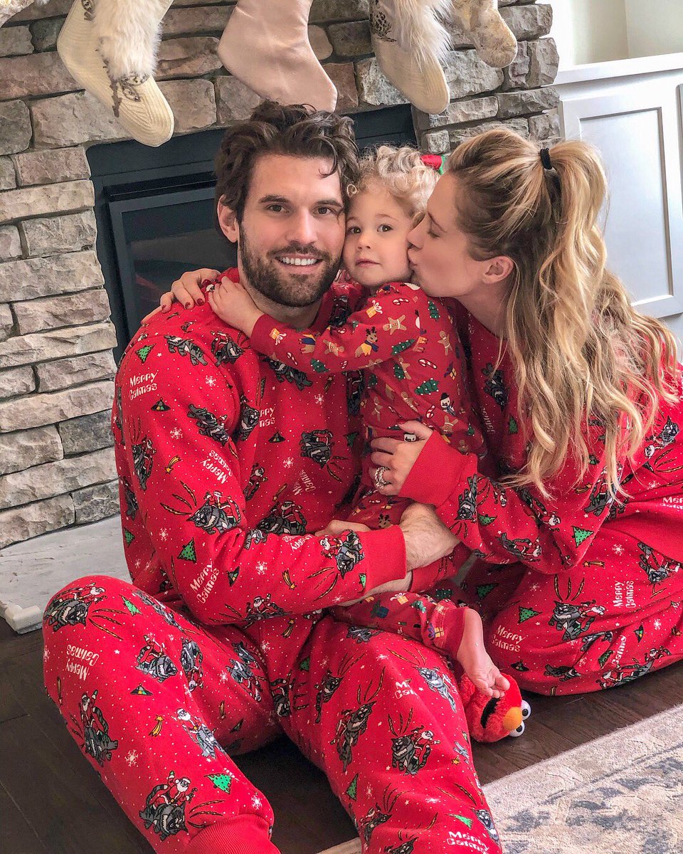 caithess's tweet photo. Wishing everyone a blessed &amp; joyous Christmas filled with lots of love🎄❤️Thankful for our greatest gift of new life arriving in just a few months! https://t.co/NYw9l0EbK3