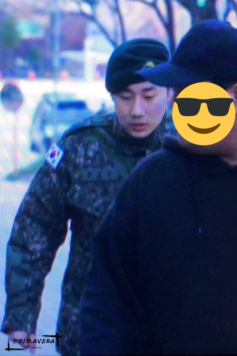 primavera0428's tweet photo. 181226 #성규 춥당춥당 https://t.co/02Z6MPs5vF