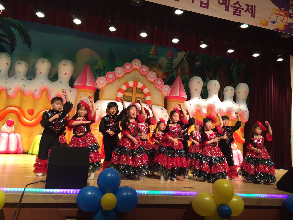 <2018.12.11 서현  꿈나무축제> 오늘은  서현꿈나무  축제를  하는  날~💕 1년동안  선생님과  함께  배운  것을  부모님들  앞에서  뽐내는  날이에요~❤️핸드벨, 멜로디언, 장구, 영어, 오르프 등  다양한  악기연주와  함께  귀여운  율동까지~💕부모님들도  아이들도  모두  행복했던  날이에요~😍