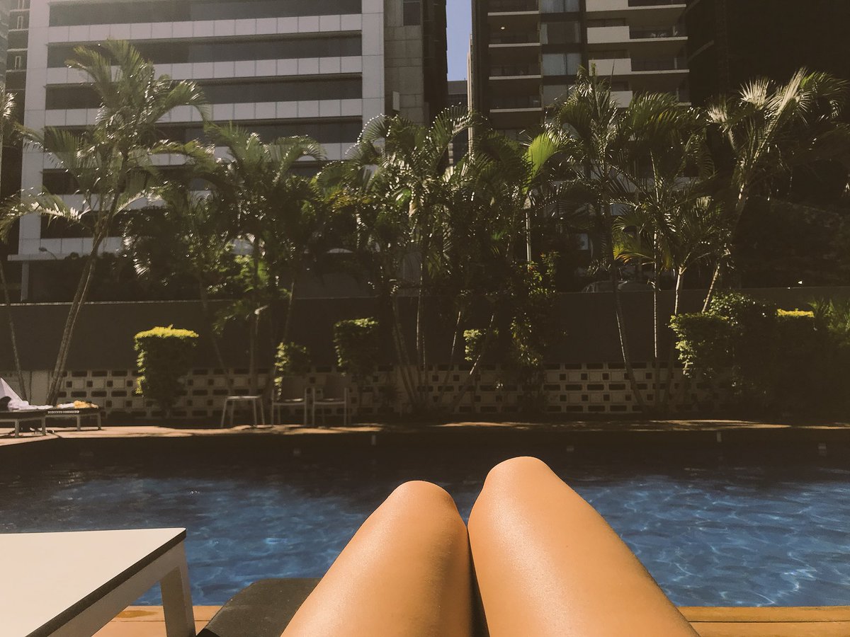 ShannasWay's tweet photo. Y’a que moi qui ai cette manie de s’incruster dans les piscines de tous les hôtels en vacances ? 🤔 #aussielife https://t.co/IC6Rdfxw2s