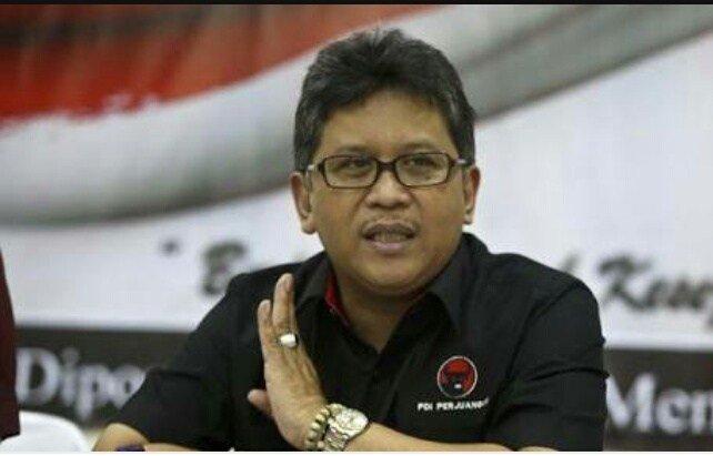 dpc_pdipmks's tweet photo. Refleksi Akhir Tahun tentang Kepemimpinan Nasional https://t.co/VZHh0UDaZ4 https://t.co/i6sYG9IB3g