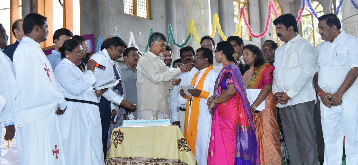 Tdptrend's tweet photo. విజయవాడలోని సీఎస్‌ఐ చర్చిలో నిర్వహించిన క్రిస్మస్‌ వేడుకల్లో పాల్గొనడం సంతోషంగా ఉంది. మత పెద్దలతో కలిసి రాష్ట్ర సంక్షేమం, అభివృద్ది కోసం ప్రార్థించాము. #TDP #Telugudesam #Ncbn https://t.co/b4gLeEJTlG