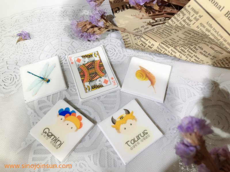 SinoJoinsun's tweet image. They are not dollars bill or playing cards. They are printed cube sugar.😉 It's delicious and funny.😋 😋-from Sinojoinsun #Sinojoinsun #edibleink #ediblepaper #candyprinter