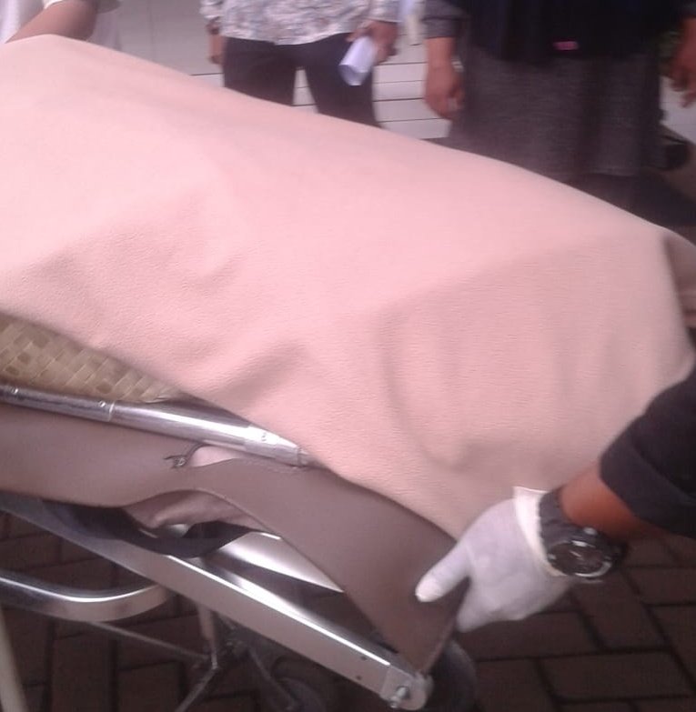 DramaGojek's tweet photo. selamat jalan kawan 😓 semoga khusnul khatimah.. alfatihah..

masih blom puas @gojekindonesia ?
mau sampe kapan kami dibebani tarif murah dll ? STOP BONUS!! Cukup dengan 4000/km itu udah cukup buat kami, demi mengurangi angka kecelakaan!
#saveDriverGojek https://t.co/9iq4IPHf2b
