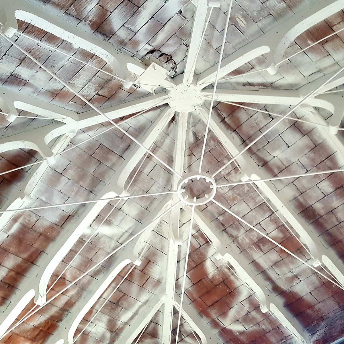 immasoteras's tweet photo. Floc d'arquitectura
#momenting #tocarelcel #esteldelfred #perpetuarlhivern https://t.co/DvsU02XbxM