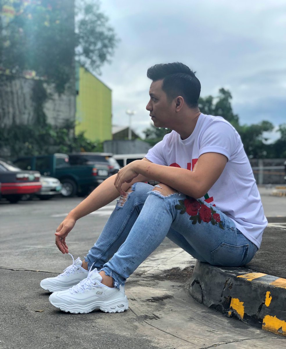 tjmusicmonterde's tweet image. missin’ my OGL. 

#OneGreatLoveNowShowing #skechersph #skechersdlites