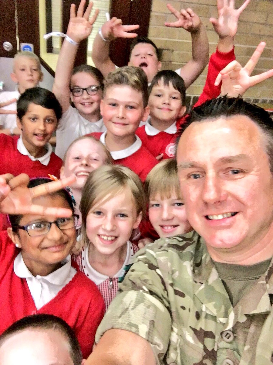 MarkHillMBE's tweet image. I’ve had an amazing 2018 #inspiring 1,000s of young people from all walks of life 😀 hopefully making a difference #BeInspired I’ve met &amp;amp; connected with some inspiring &amp;amp; #motivated people. I’ve worked on some outstanding projects 👍 2019 is going to be an epic year, see you there