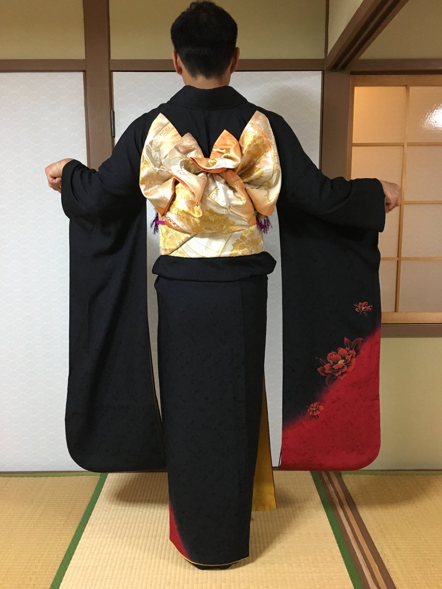 すなお Pe Twitter 男の振袖 補正のためにタオル6枚使用 逆三角形を消すには 思いもよらない部分に補正が必要だった 笑 胸の下には必須です