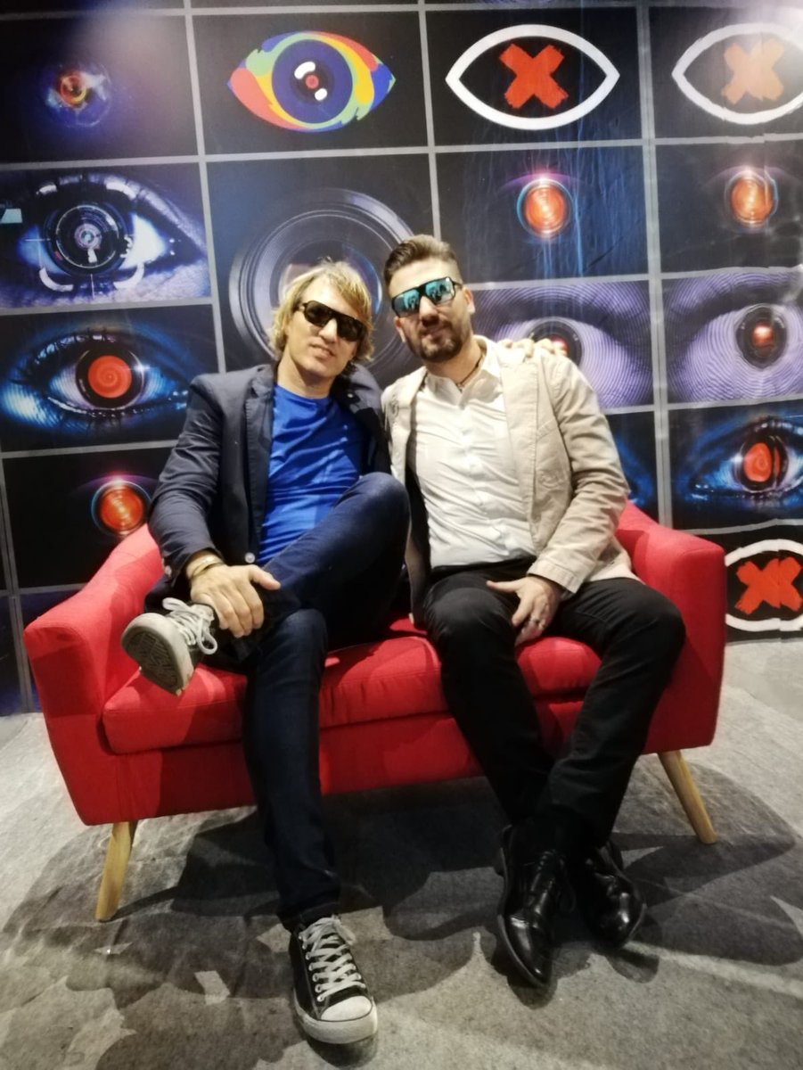 Opticaloranca's tweet photo. De nuevo juntos en @ParqueWarner presentando cosas nuevas ...... y viendo a nuestros grandes amigos del parque @Opticaloranca @Ismael_Beiro #1+ https://t.co/MRFGPgjuKS