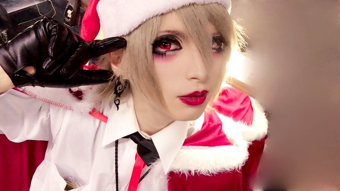 紳士並びに淑女諸君 ごきげんよう🎩✨  年内ラストは、 サンタクローエな1日でした🎅 初めましての方が多かったかな🎄✨  MCなしぶっ通しの25分間どうでしたか？セトリの最後に未発表曲の新曲、バラードを歌わさせていただきました🎼 