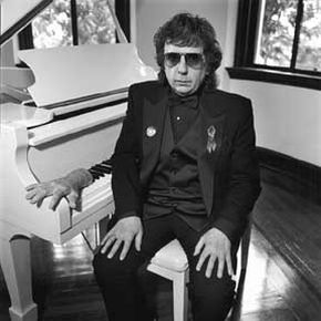 \"I\m not a bona fide human being.\"

Happy (?) birthday Phil Spector (79) 