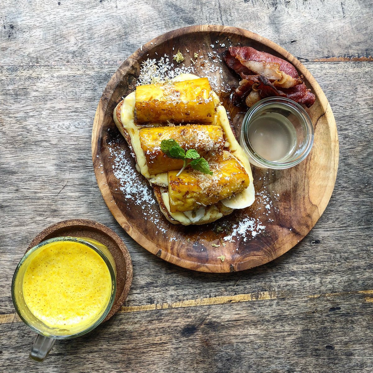 🍌 Pineapple and banana french toast with turmeric latte... #srilanka