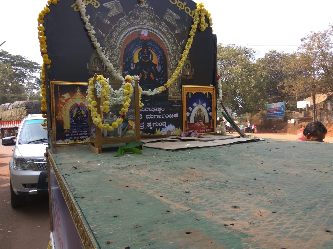 Vinumadhyasta's tweet image. #VishwaHavyakaSammelana ಹೈಗುಂದ ದಿಂದ ಸಮ್ಮೇಳನಕ್ಕೆ ಜ್ಯೋತಿ ಬೆಳಗುವ ದೀಪ