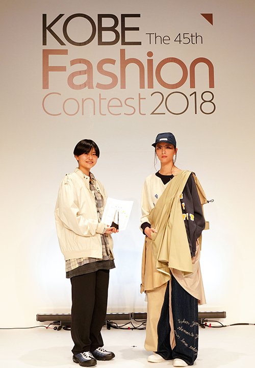 文化服装学院 公式 در توییتر 神戸ファッションコンテスト2018で留学資格獲得 原島 絵美さん ファッション高度専門士科科4年 佐藤 百華さん 卒業生 が特選を受賞しノッティンガム芸術大学 イギリス への1年間の留学資格が付与されました また 在校生3名が