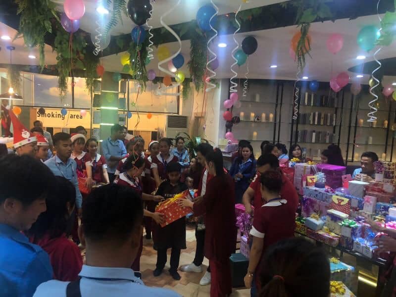 KewinManagement's tweet photo. Merry Christmas from Kewin Management
#Kewin #Managment #Christmas #Poipet https://t.co/95jkeRWJ8s
