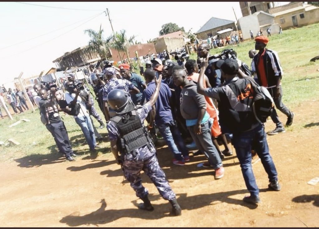 IsabellaTugume's tweet photo. And the standoff begins, Ugandans dispersed by police using tear gas. they come to stand with @HEBobiwine. He insists the show will go on while Police spokesperson says he hasn’t gotten clearance. 
Parliament described this blocking as unconstitutional

Pics 📷@SoftPowerNews https://t.co/oZJFNOmKG5