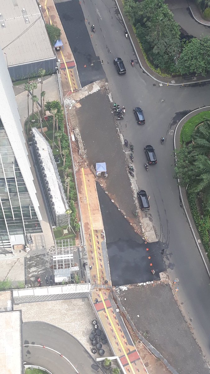 sampoerna's tweet image. Hadeeh kerja kok nanggung ya...kayk begini gmn anggaran gk bengkak..ya namanya di DKI