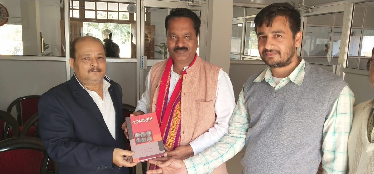 TheAshokSinghal's tweet image. Honoured to receive a copy of &quot;Dhekiajuli&quot; a book which contains the history and socio-economic perspectives of #Dhekiajuli composed under the guidance of Dr Hari Prasad Boruah and Dalima Kakoti lecturer of LOKD College and a group of teachers of the college. #bookreleased