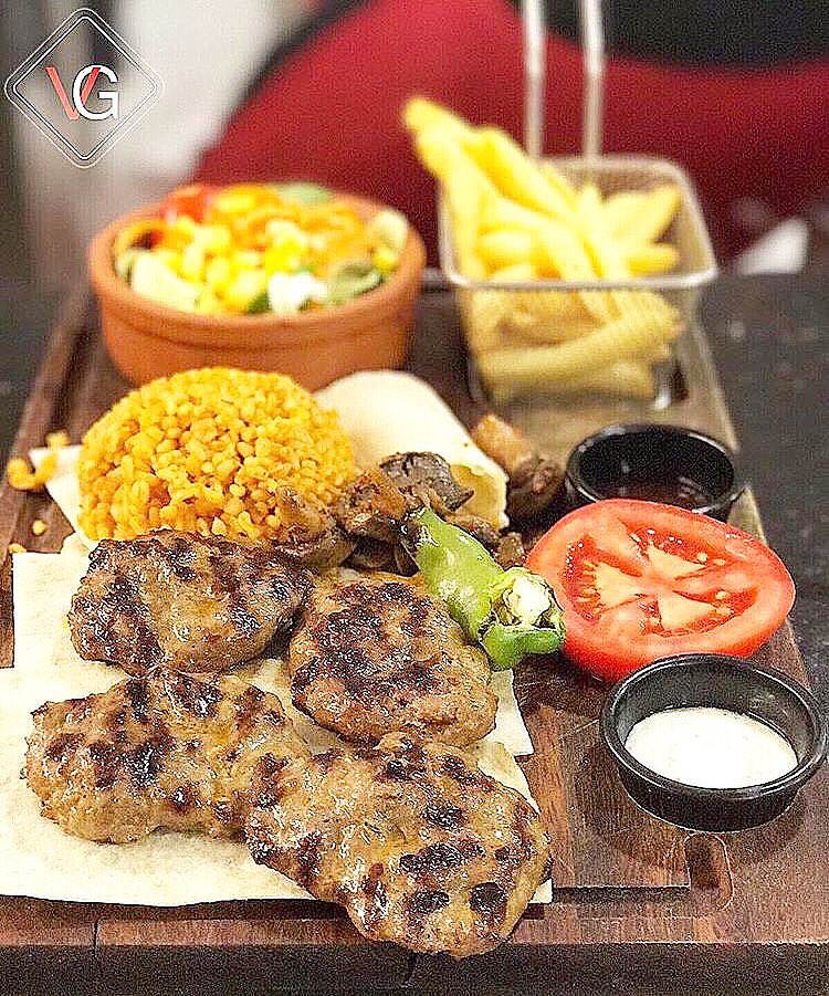 villagrillatr's tweet photo. Izgara kültürünün en popüler ve en vazgeçilmez üyesi Izgara Köfte geleneksel tadına ek doyurucu porsiyonuyla seni bekliyor🥩😋💯 
#IzgaraKofteMenu #VillaGrilla #VillaGrillaPlus #PizzaVilla #TheBoomRest #gurme #izmir #karsiyaka #bornova #alsancak #kucukpark #lezzet #izmirdeyasam https://t.co/WEGCNgQoUl