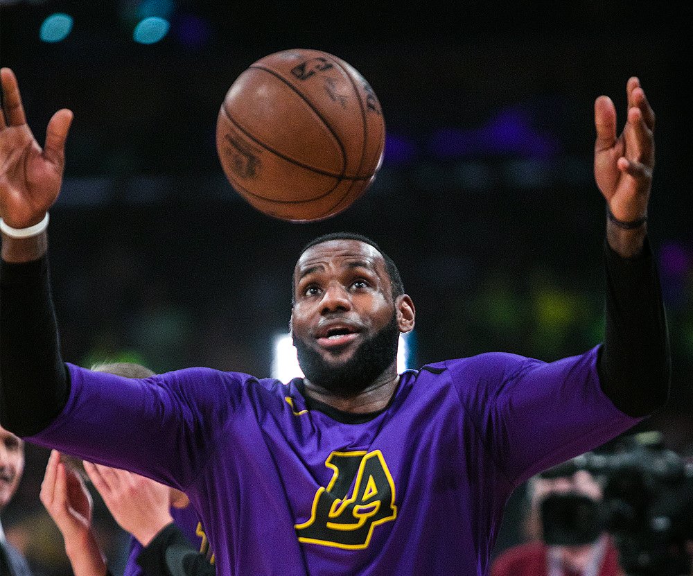 LakersRecap's tweet photo. "it's pretty rare for me to have an injury period... it happens and we got a great medical staff here, I got a great trainer, and we get to it."
#LakersRecap #LakeShow #LakersInjuryUpdate #LakersNation #LeBronInjury
https://t.co/vomkz5E6eG https://t.co/7sN2MPbhVM