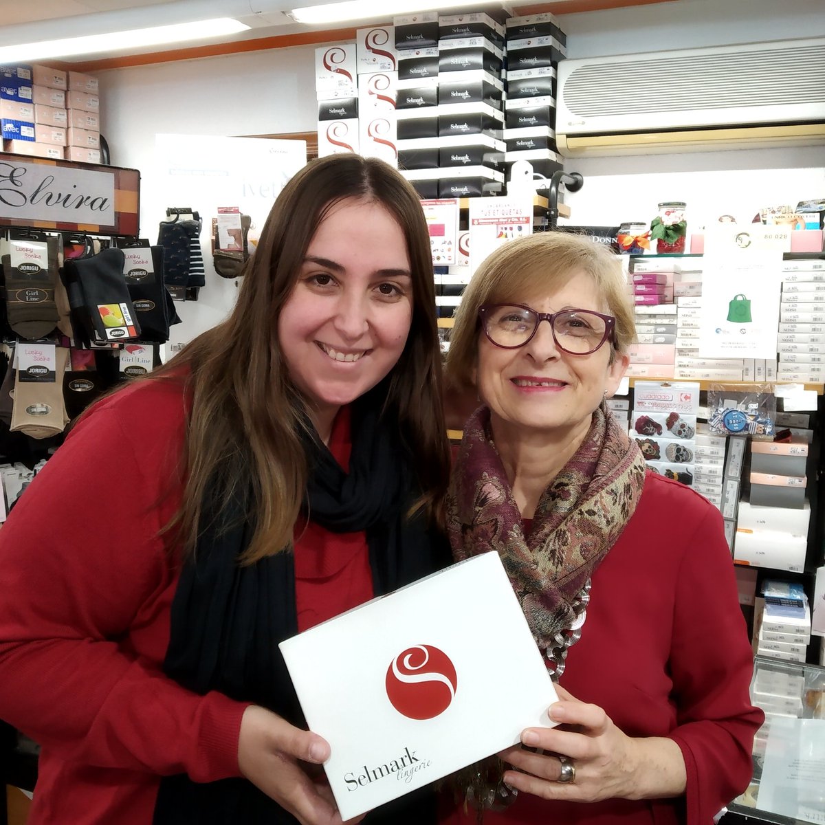 CorsElvira's tweet photo. ¡Enhorabuena a Estefanía! Es otra de las ganadoras de un sujetador de Selmark y la promoción Mil razones para darte un capricho.
#Selmark #ComerçLocal #CorseteriaElvira #MilRazonesParaDarteUnCapricho https://t.co/tLUkTHdsel