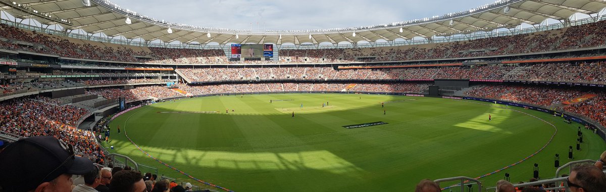 Jess_L_Waterman's tweet image. @PerthScorchers bowlers on fire tonight! 🔥🏏 Let&apos;s hope the batting is just as good 🤞 #MADETOUGH #BBL #GetScorched #Cricket #cricketaustralia