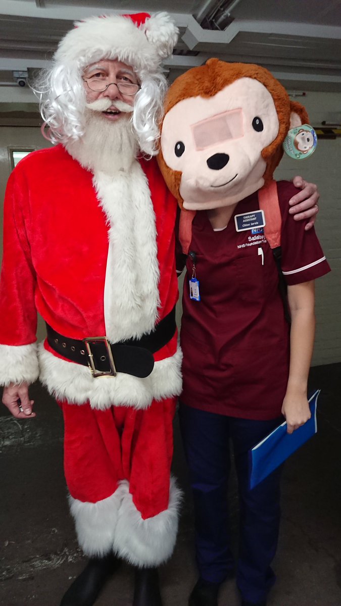SDHVolunteering's tweet photo. @SebJGray @DemainGriffiths @SalisburyNHS Another staff member enjoying that 'head' #santasbeen #somanypresents @CaraCBCEO @SalisburyNHS #OutstandingEverytime https://t.co/9ef5FGTXZY
