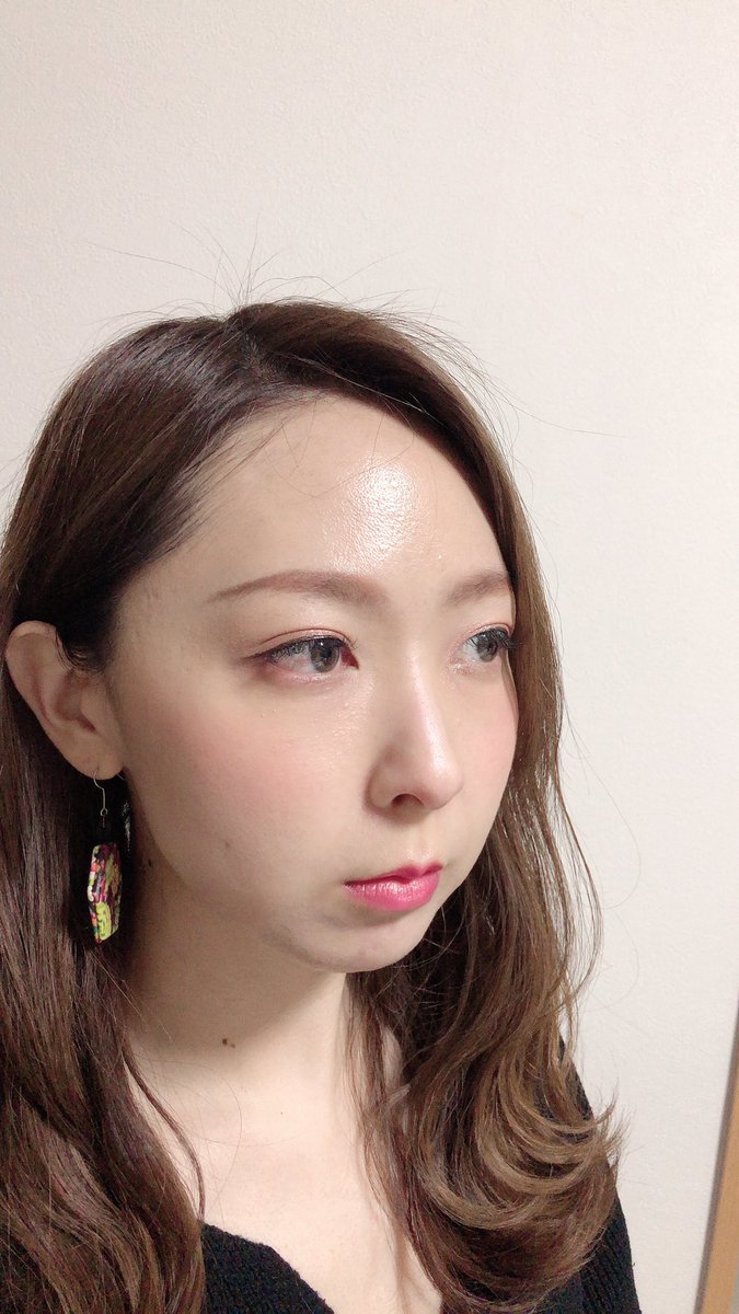 うずら En Twitter Tu差分 チーク ローラメルシエ キールロワイヤル リップ アディクション Eveningball リップは新色のfakeromanceも可愛くてベージュにパール入ってて素敵だった アイシャドウは６色とも可愛かったのだけど 特に心にきたbloodmoonを予約 ネイル