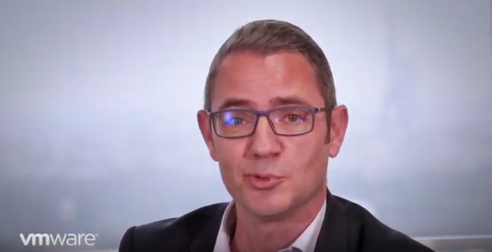 VMware_Fr's tweet photo. Au bureau, vous êtes/tu es plutôt tutoiement ou vouvoiement ? @ACIROT, Directeur Général @VMware_Fr a trouvé comment éluder la question 😉 #InterviewCloud https://t.co/b8XoQIAnjY https://t.co/lxx7KhlPxg