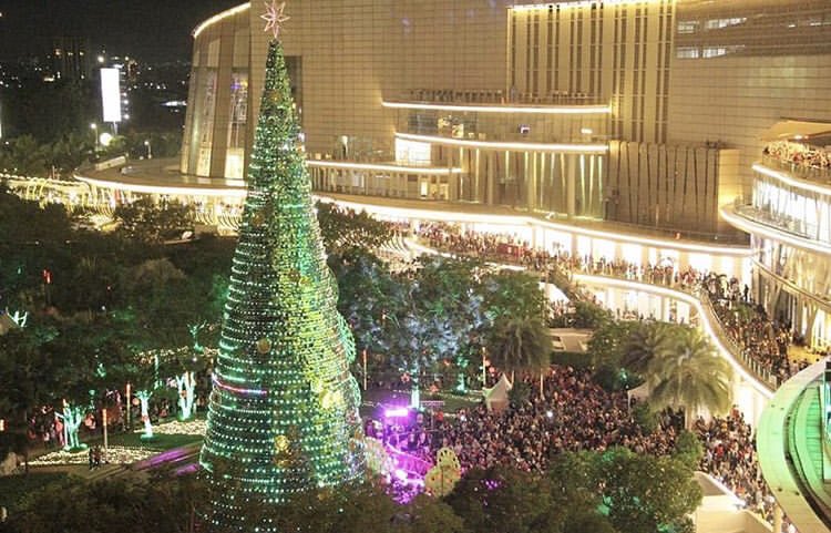 CentralParkMall's tweet photo. JUST NOW!
.
The crowd on NOEL SEASON CHRISTMASTOPIA CHRISTMAS CELEBRATION at Tribeca Park
.
#CENTRALPARKMALL #CPBUZZ #mallevent #Christmas #specialperformance #fireworks #fireworksshow https://t.co/PGaO4kpGRB