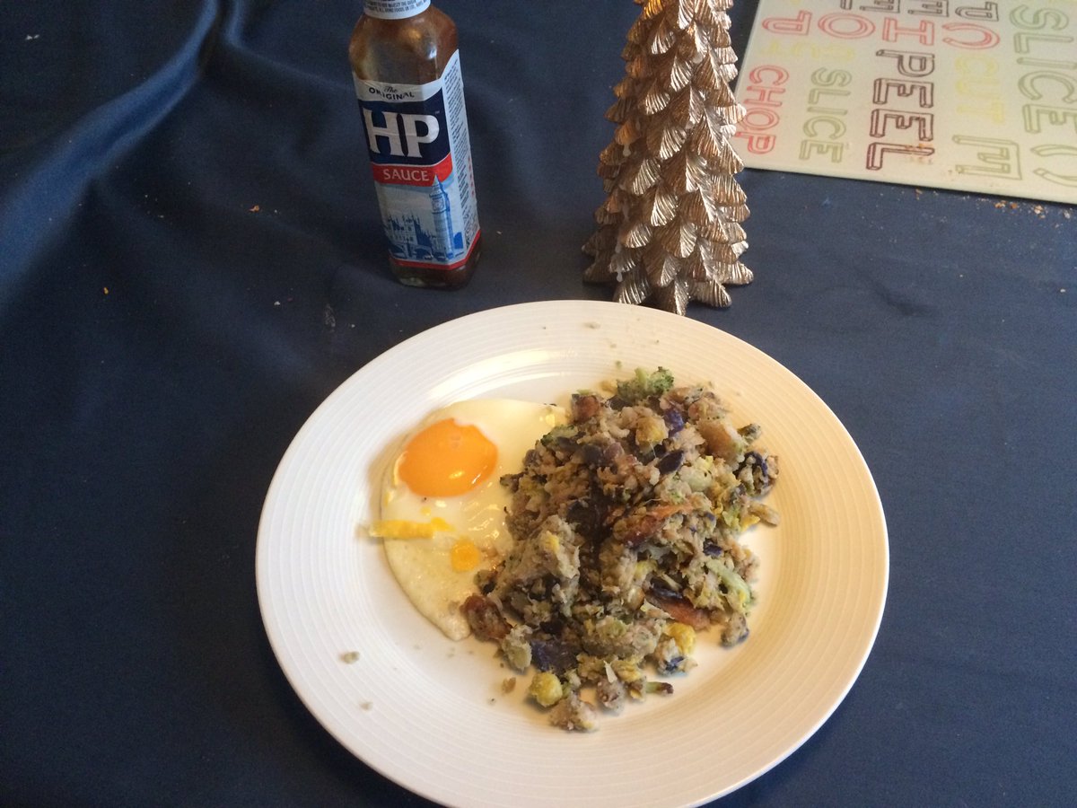 russclaydon's tweet photo. The proper way to start #BoxingDay ahead of #BoxingDayFootball (@AFCSudbury v @MildenhallTown for me - 1pm) #BubbleandSqueek https://t.co/HybzYxZzIs
