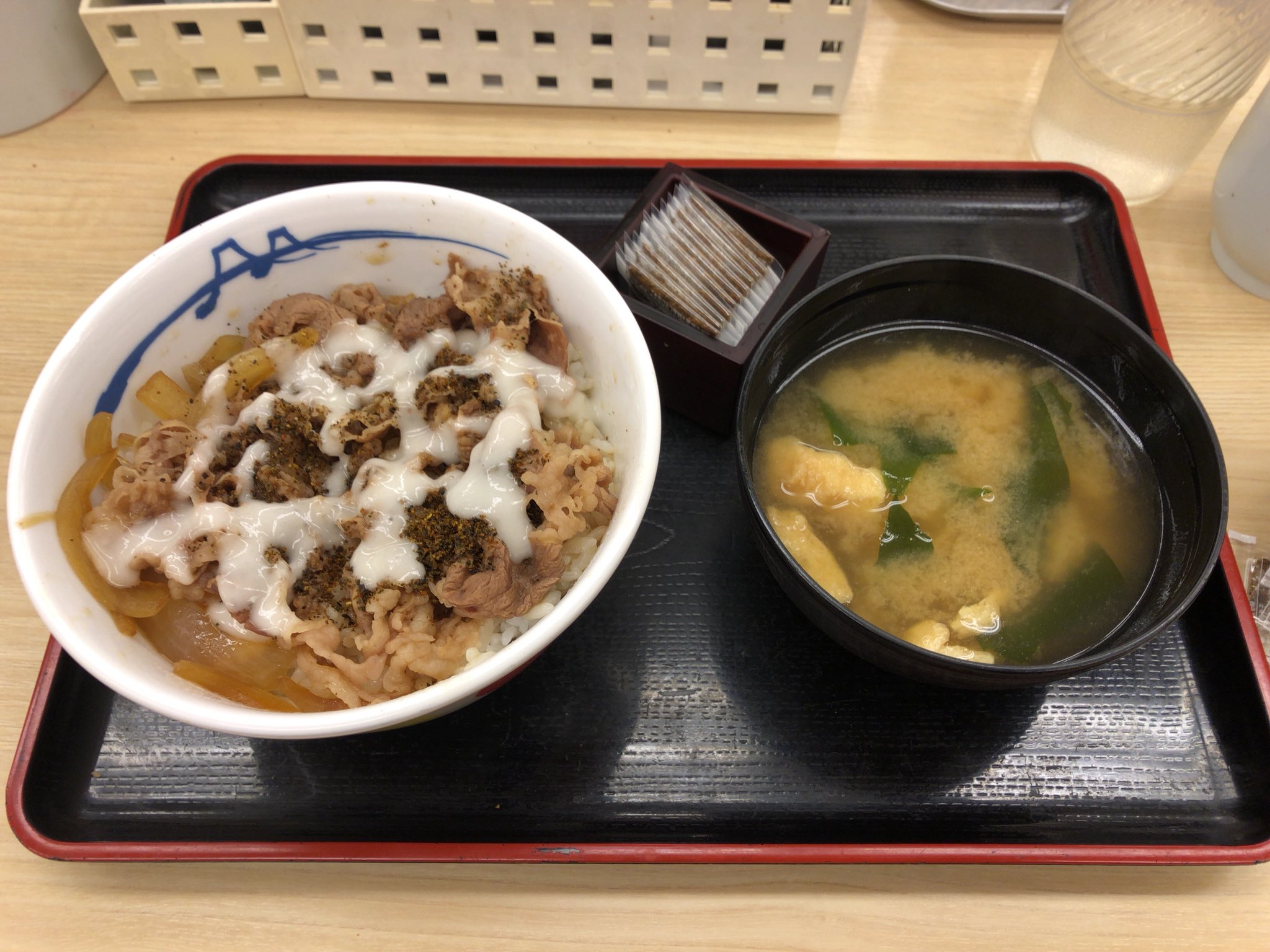 せんばん ブックマークしてる栃木のブロガーさんがすき家の牛丼にフレンチドレッシング掛けて食べてるの真似て すき家じゃなくて松屋ですが汗 悪くはないです 松屋は色々掛けるものあります そして黒胡麻焙煎七味がいつの間にか小分け袋に せんばん ブックマークしてる栃木のブロガーさんがすき家の牛丼にフレンチドレッシング掛けて食べてるの真似て すき家じゃなくて松屋ですが汗 悪くはないです 松屋は色々掛けるものあります そして黒胡麻焙煎七味がいつの間にか小分け袋に
