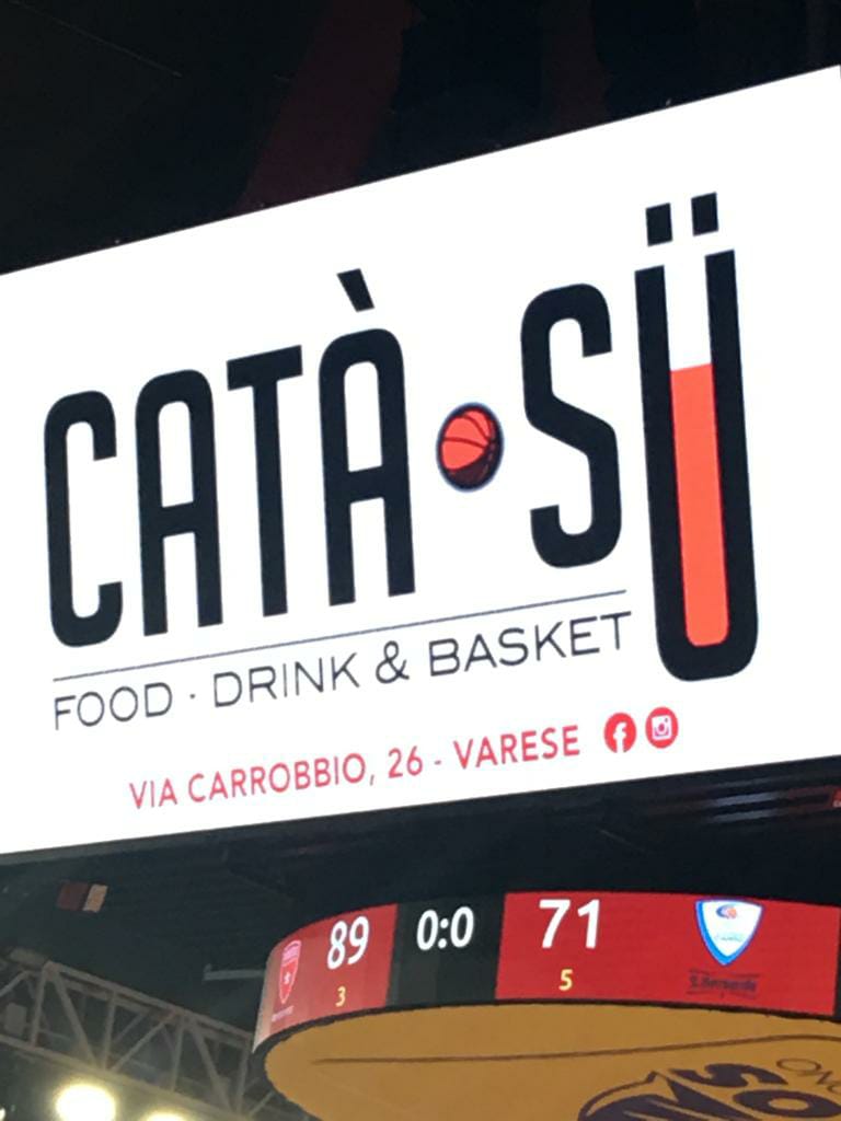 zucca64's tweet image. Ecco il nostro cubo dopo il derby #VareseCantu
#GoVarese 
#VarCan
#Catasu
#Varese #PallacanestroVarese  #Cantù #Derby #ilbasbetsiamonoi #NicoliniOlè 
@PallVarese @LScuratti "papi di @NotaSconosciuta"