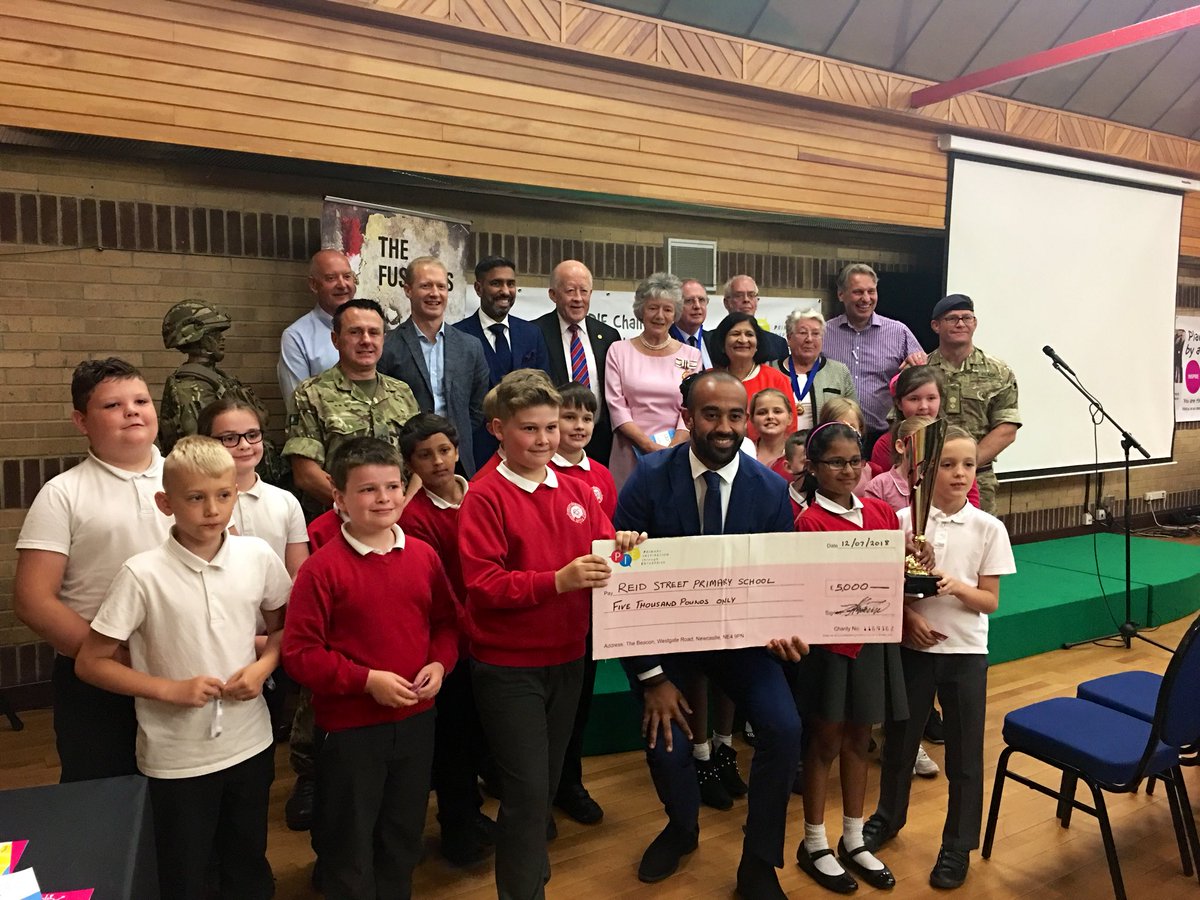 MarkHillMBE's tweet image. This year saw me working with @PIEProjectUK which is an outstanding #NorthEast regional competition for KS2/3 pupils learning real time #business skills. I was a business mentor for Reid Street Primary, they did a mini #DragonsDen presentation @Bannatyne #BeInspired 😀 #Learning