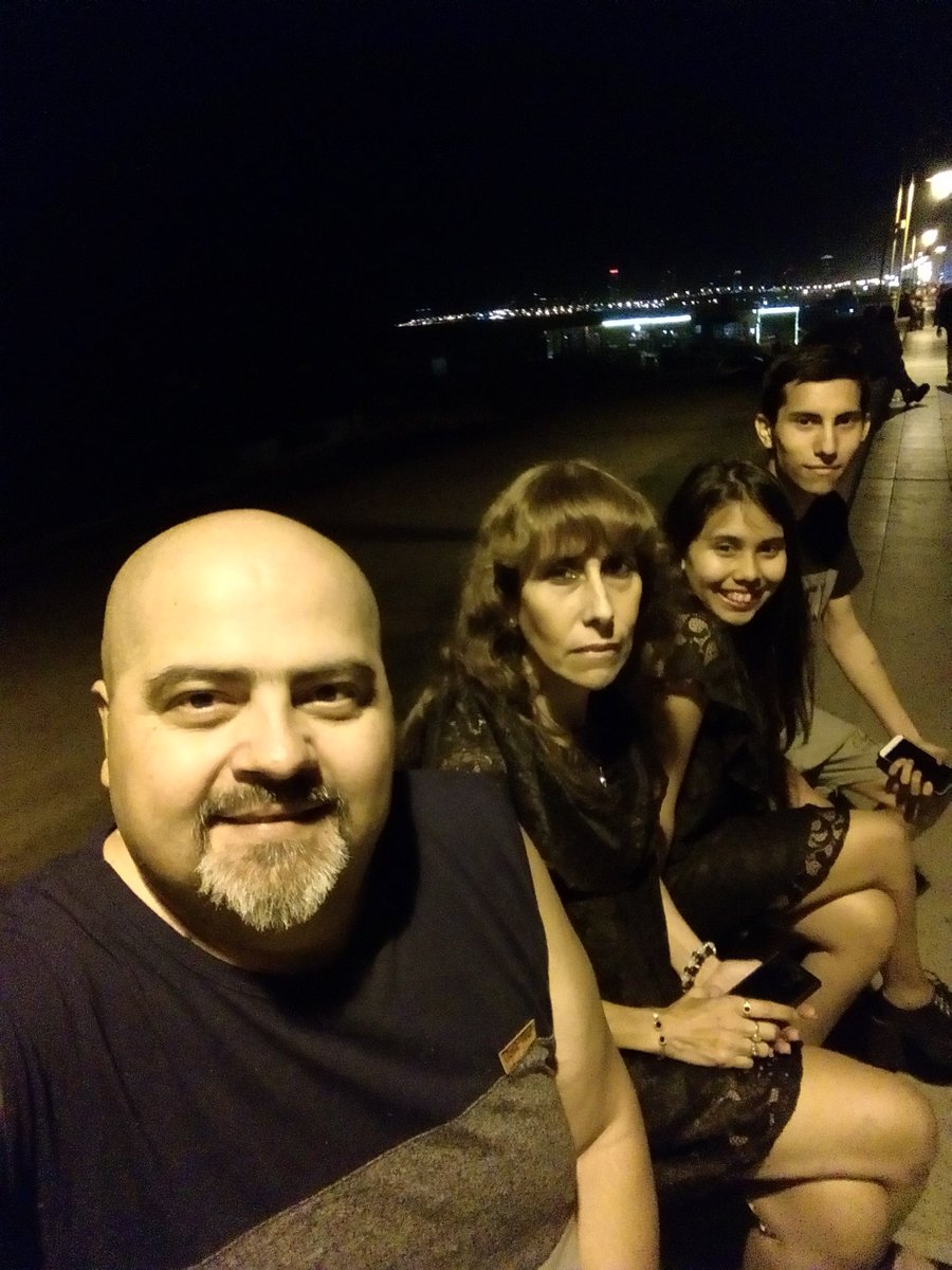 WalterPelau's tweet photo. Anoche la costa estuvo genial... Como ustedes. Hugo Walter Arias 242 https://t.co/vsL4lqvkJq