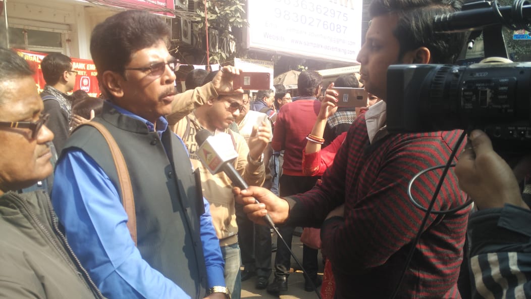 smohua87's tweet photo. @fboioa_india @sanjayda_s @SunilKu70499533 @SunilKu92687431 @SoumyaDatta7 @narendramodi @MamataOfficial @dilsun @arunjaitley 

#SavePublicSectorBanks 
#StopMerger 
#hugesuccessofstrike

today strike is a huge success under the banner of UFBU https://t.co/Rp6HUUND9C