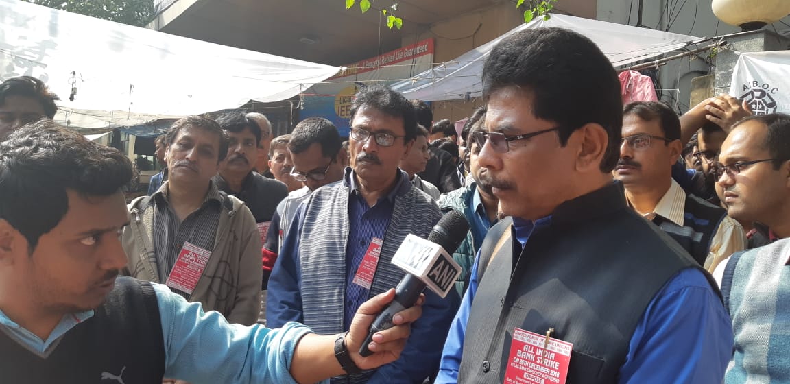 smohua87's tweet photo. @fboioa_india @sanjayda_s @SunilKu70499533 @SunilKu92687431 @SoumyaDatta7 @narendramodi @MamataOfficial @dilsun @arunjaitley 

#SavePublicSectorBanks 
#StopMerger 
#hugesuccessofstrike

today strike is a huge success under the banner of UFBU https://t.co/Rp6HUUND9C