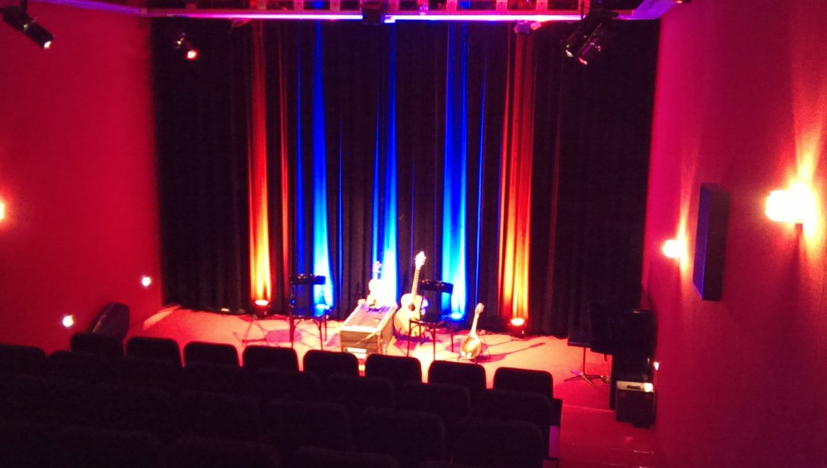 Op 30 december speelt Drijfhout weer de Vlielander oudejaarsconference in Podium Vlieland,  aanvang 20.30 uur  kaarten te koop bij Podium Vlieland of reserveren via info@drijfhout-vlieland.nl