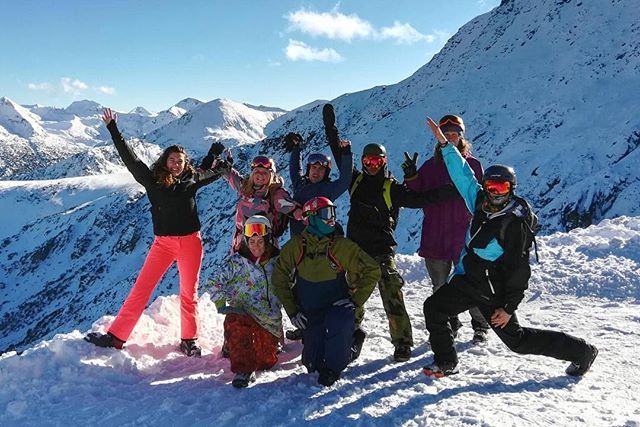 Merry Christmas from all of us at Snomads!
.
.
.
.
.
.
.
#christmas #merrychristmas #whitechristmas #skibulgaria #seasonnaire #chaletholiday #skiholiday #skibansko #bansko bit.ly/2CA7Hre