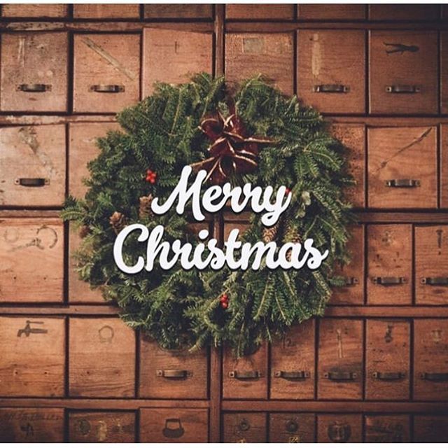 Merry Christmas 🎄 
We hope you are enjoying this holiday season..
#frenchbrownfloors #homefortheholidays #dallaschristmas #customwoodfloors #europeanoak #wideplanks #ihavethisthingwithfloors #dallasdesign #austindesign bit.ly/2BHgLZO