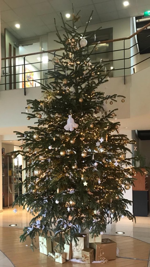 Happy #BoxingDay! Namens <a href="/MullerVisual/">MullerVisual</a> en BoomVerweijLabels &amp; -Packaging geniet er van 🎶⛄️