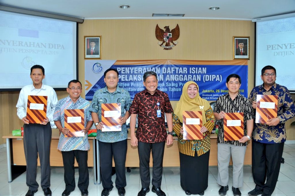 bbp3kp's tweet photo. (26/12) Dirjen PDSPKP Bapak @RifkyHardijanto menyerahkan Daftar Isian Pelaksanaan Anggaran (DIPA) 2019 kepada unit Eselon II lingkup Ditjen PDSPKP di Rr. Surimi @bbp2hp
@Ditjen_PDSPKP https://t.co/tcZefXSz2w
