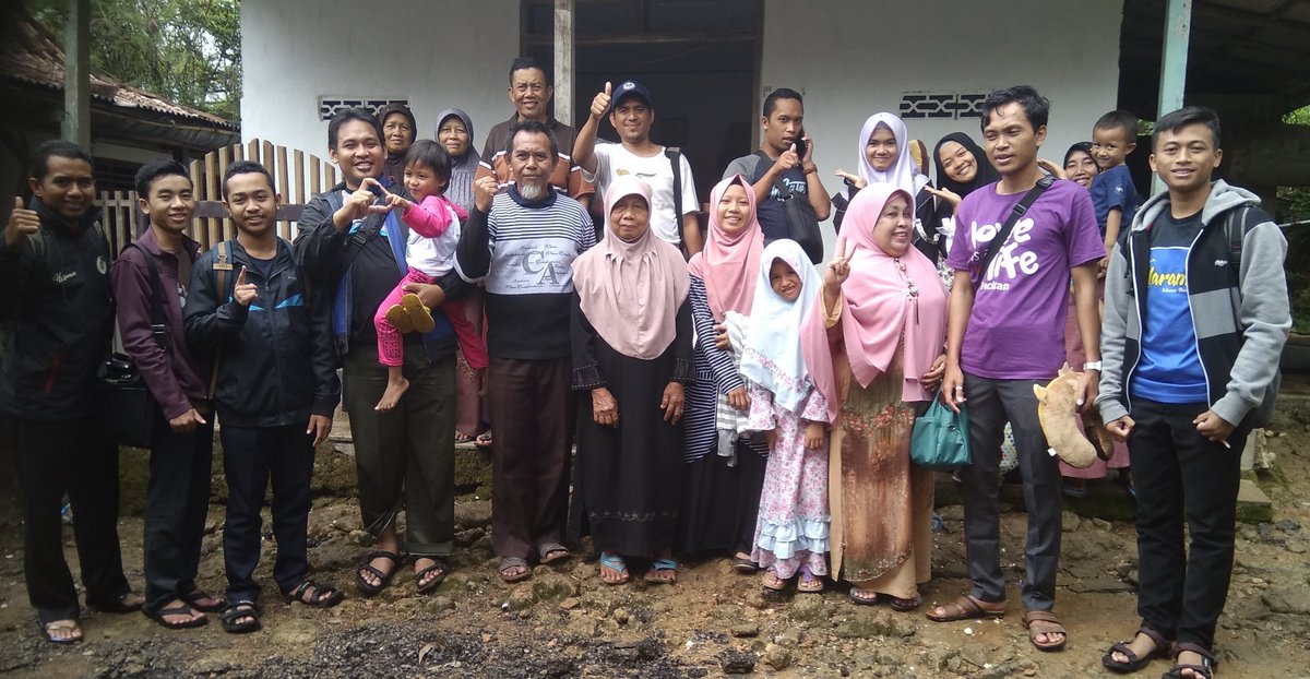 Perjalanan silaturrahim ke Bali, Malang, Gontor, Pacitan, Seleman, Jogyakarta dan Lamongan.
Mudahan menuai berkah ... Aamiin.