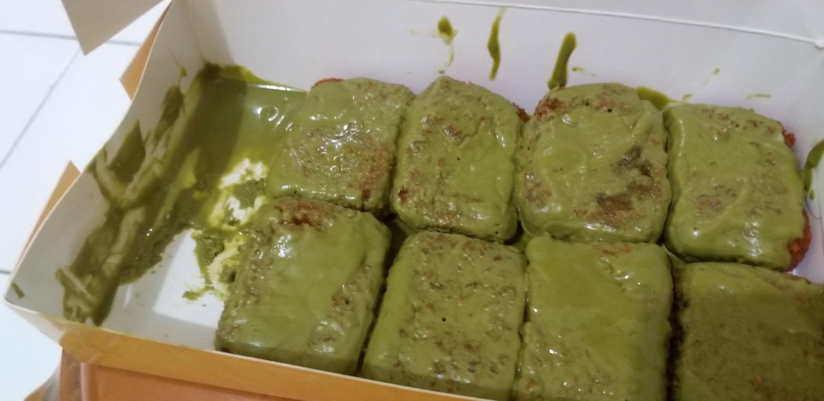 bohari's tweet photo. @kaesangp wis tak tuku 2 box https://t.co/E3GBQZ9m8H