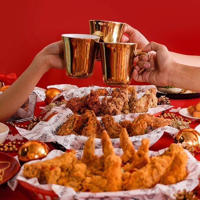 Cheers to enjoying more good food in the coming new year. Celebrations continue by enjoying @frankieswings with friends over at #FoodOnFour. #TasteOfAura bit.ly/2Afm0A6