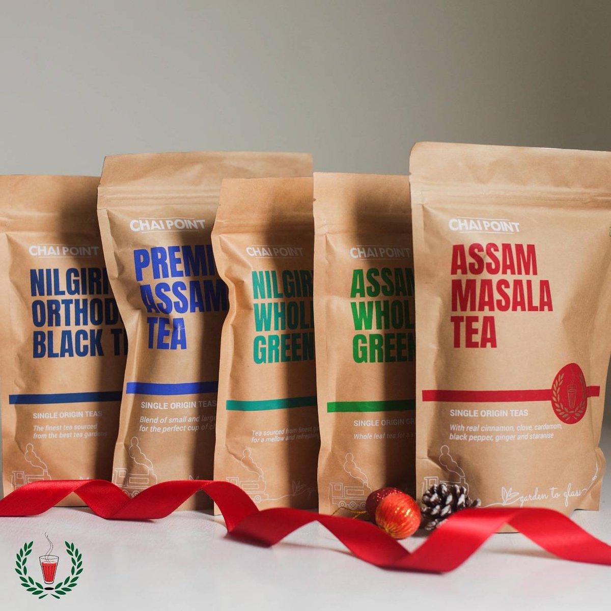 Christmas might be over, but it's not too late to gift your loved ones these packs of comfort. Have you tried our #Assam & #Nilgiri loose leaf teas yet? Head over to your nearest Chai Point store & grab them now! ☕😊

#gifitingseason #festivegifting #looseleaftea #wholeleaftea
