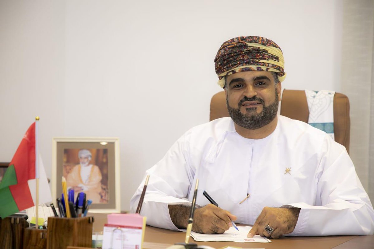 clawsqu's tweet photo. تتقدم إدارة الكلية وكادرها الاكاديمي والاداري وطلبتها بالتهنئة للدكتور/ سيف بن احمد الرواحي لتعينه رئيسا لقسم القانون العام بالكلية 
مع التمنيات له بالتوفيق في مهام عمله الجديد https://t.co/encCqO41MV