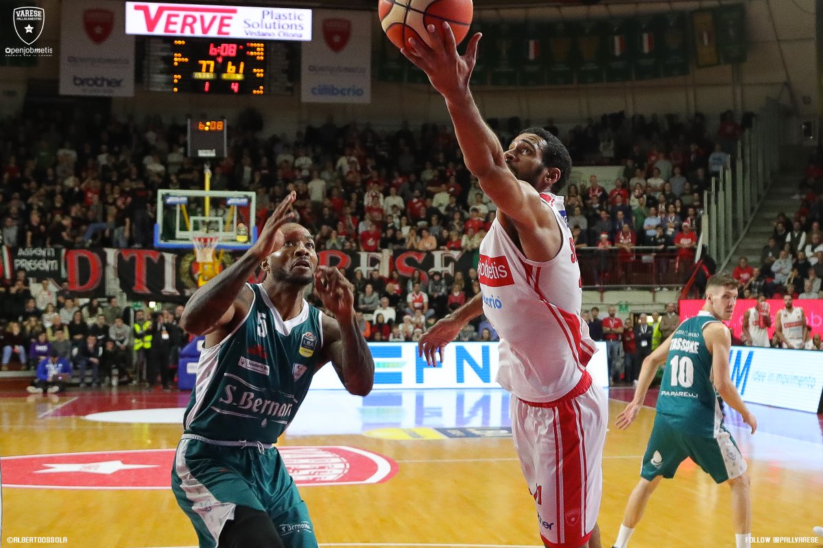 PallVarese's tweet image. 📸 A 24 ore di distanza ecco le foto della splendida vittoria biancorossa in #VarCan! (Parte 2) 💪💪💪 #GOVARESE