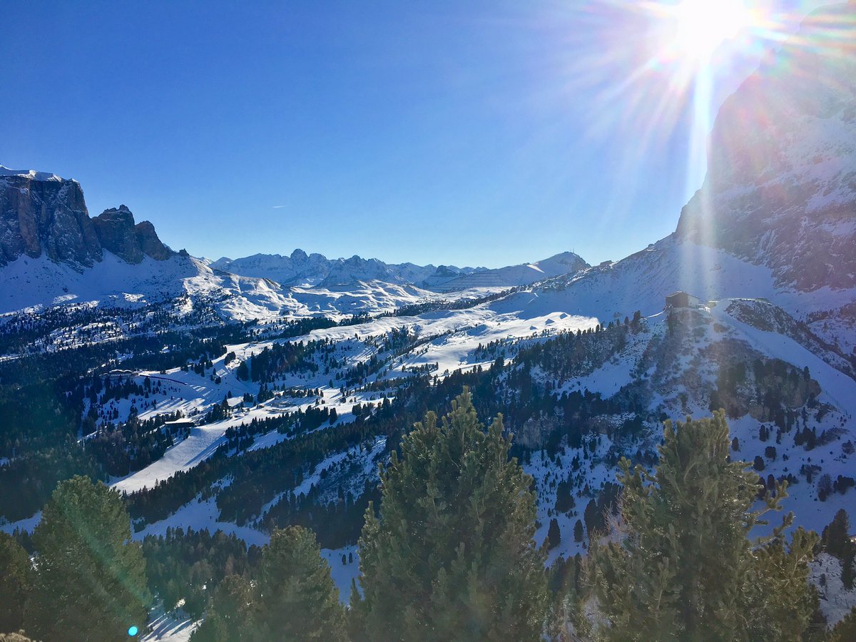 neilsonitaly's tweet photo. What better way to spend #BoxingDay #SaintStephens Day than enjoying the #pistes and views of the #Dolomites. Here the top of #Dantercepies looking over #PlanDeGralba, #ValGardena, sun moving behind #Sasslungo, enlarge to see the radio mast #Rodella #ValdiFassa @neilsonholidays https://t.co/6vxhkM85Um