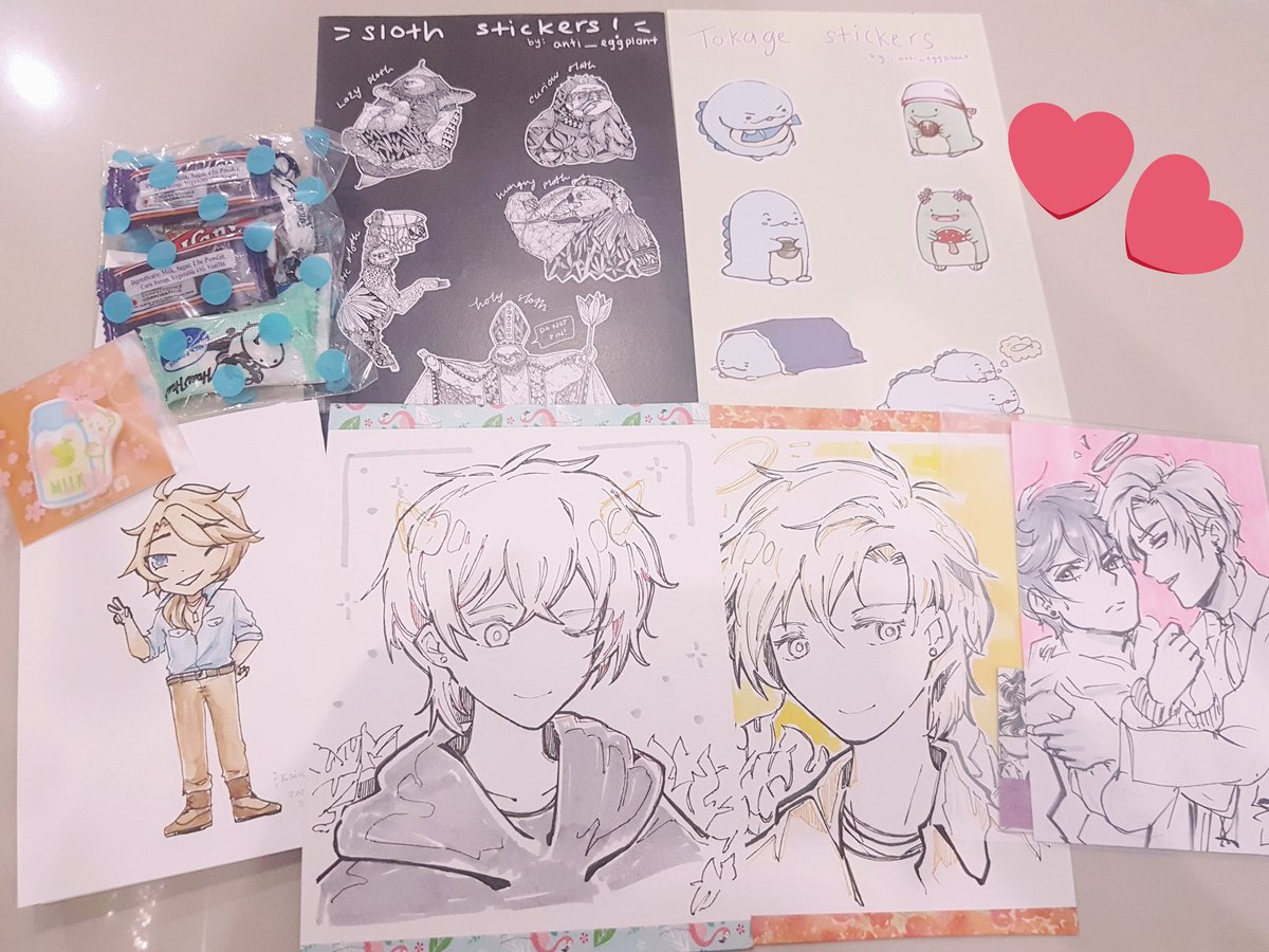 Heres some gifts i got from new friends and the commissions/art trade !! Thank you, i love them so much ?? 